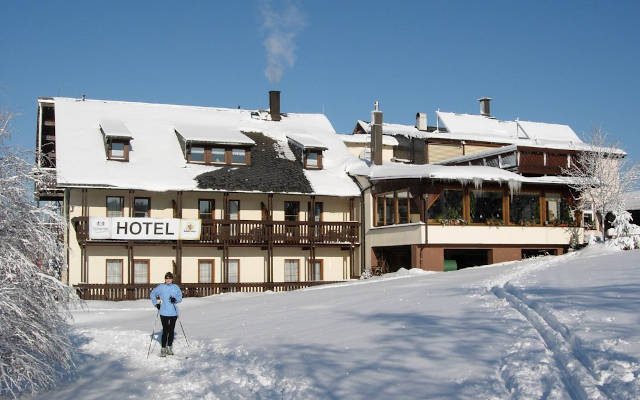 Hotel Winter Rueckansicht