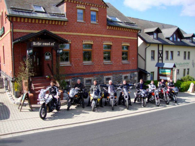 Motorradfahrer Haus